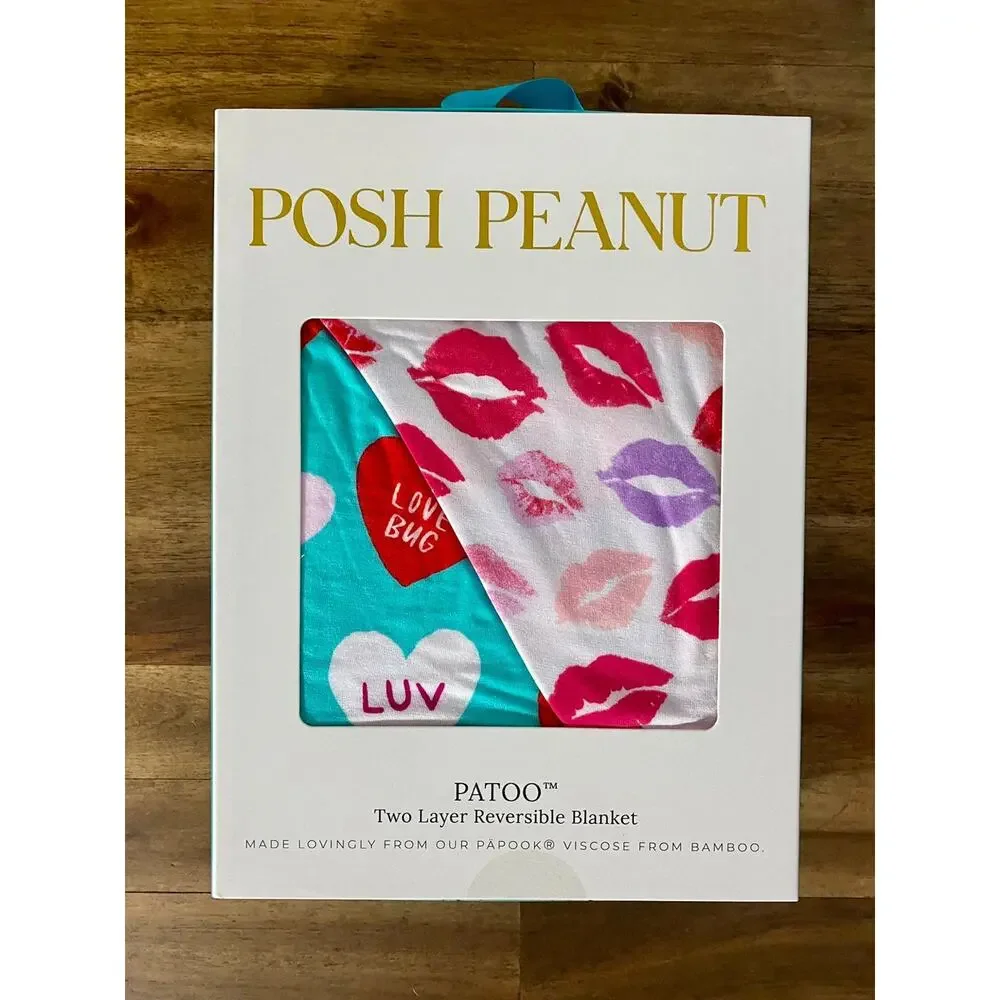NIB Posh Peanut Blue White Heart Lips Lola & Valerie Valentines Patoo Blanket